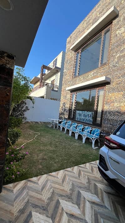 500 YARDS PROPER TWO UNIT DOUBLE STOREY BUNGALOW FOR SALE DHA PHASE 7 EXT