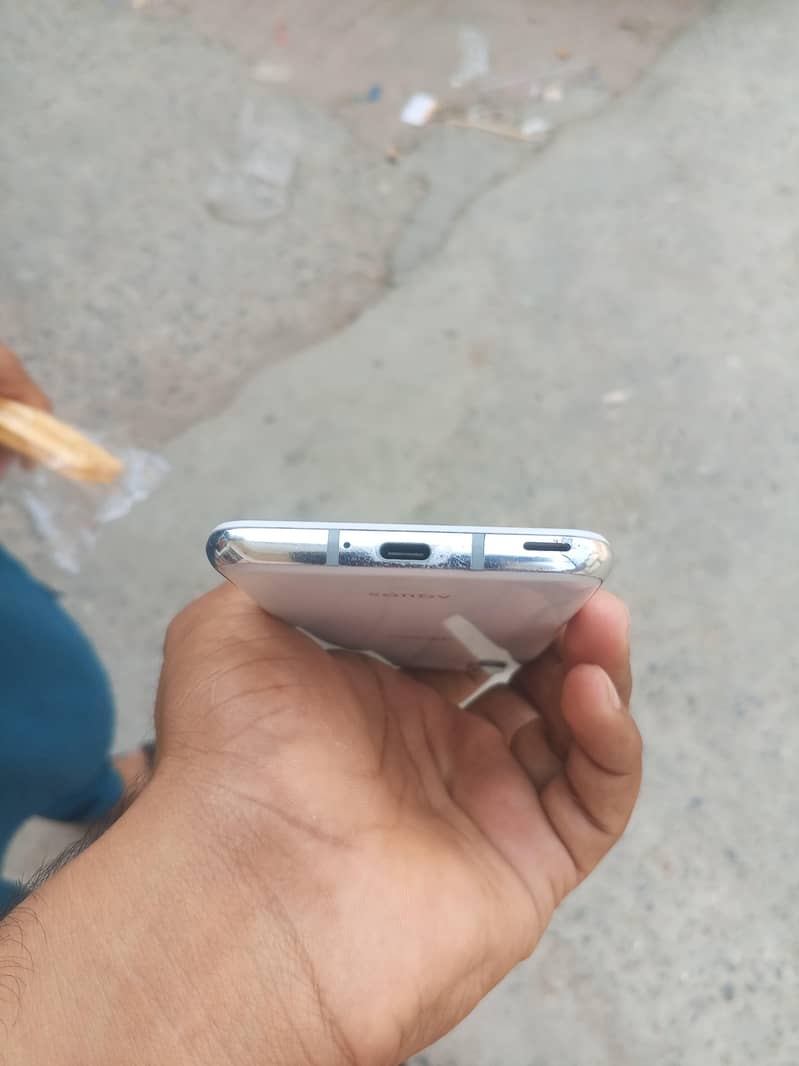 Sharp Aquos R2 1