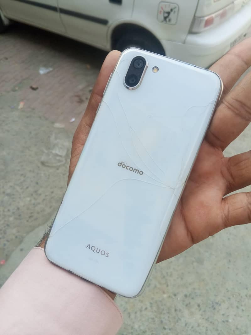 Sharp Aquos R2 3