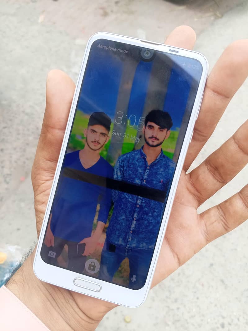 Sharp Aquos R2 5