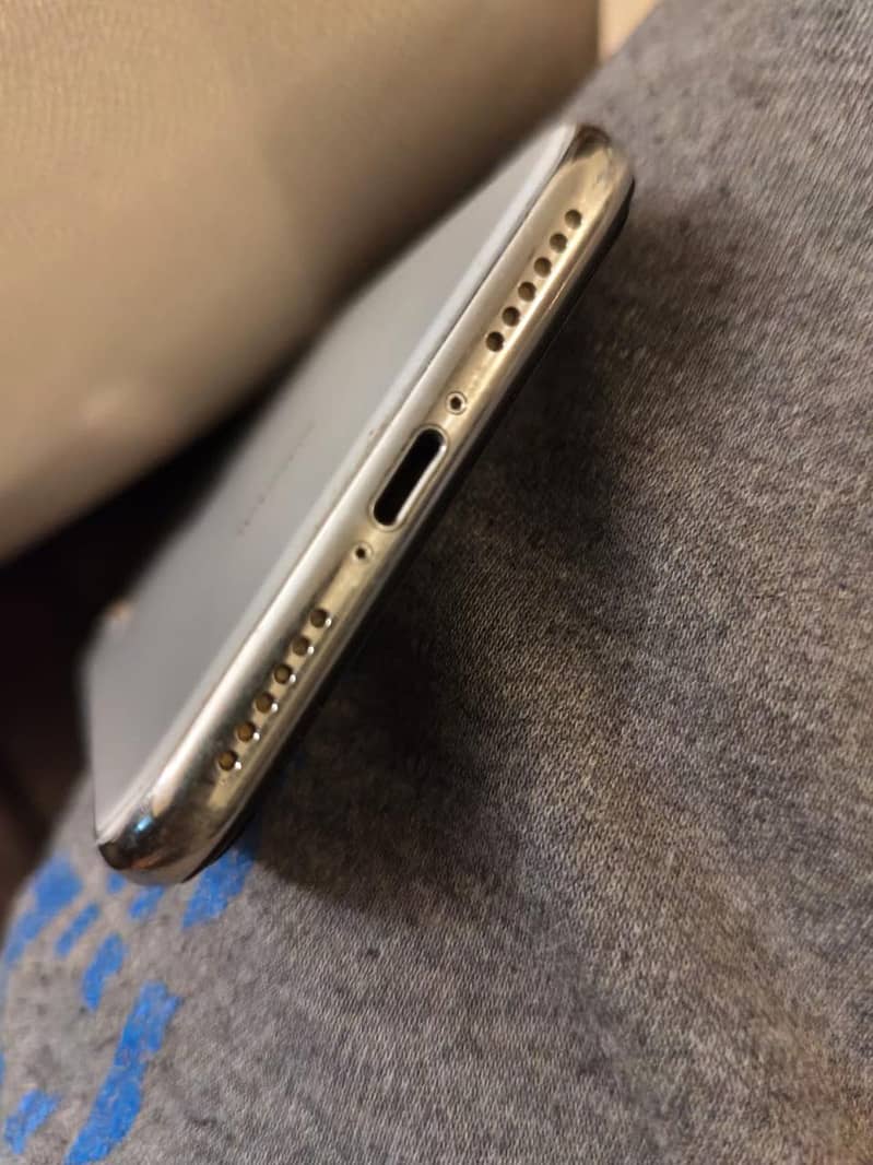 Apple iPhone X 3