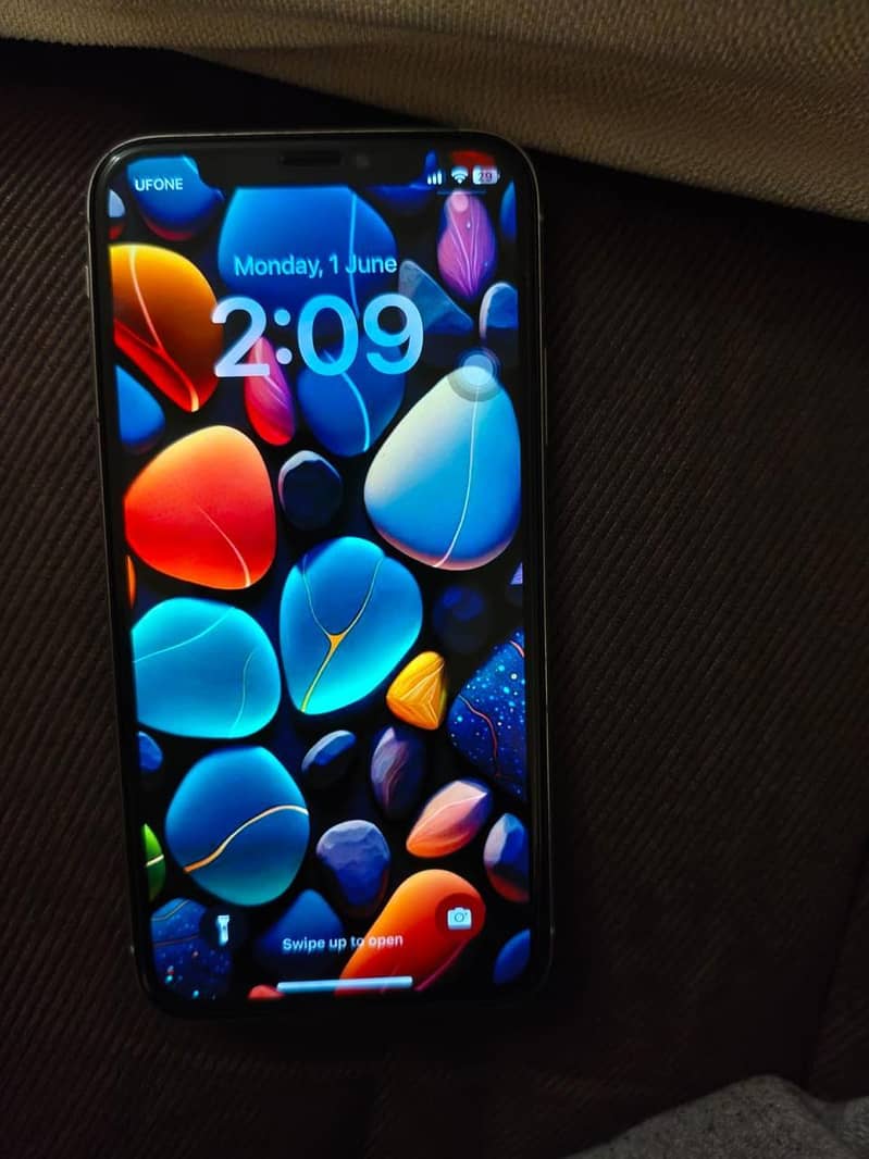 Apple iPhone X 4