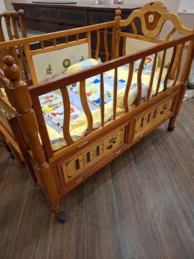 Baby cot with quilt set