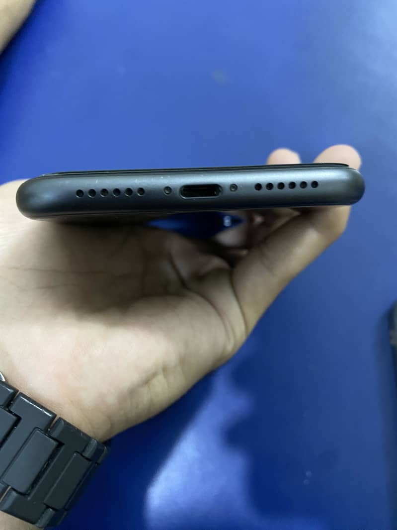 Apple iPhone 11 3
