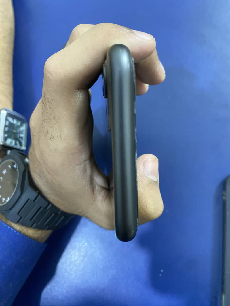 Apple iPhone 11 4