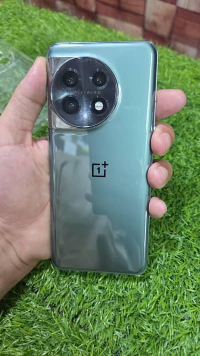 Condition 10/9.5 hai  8 gen 2 processer Best for camera and Gaming