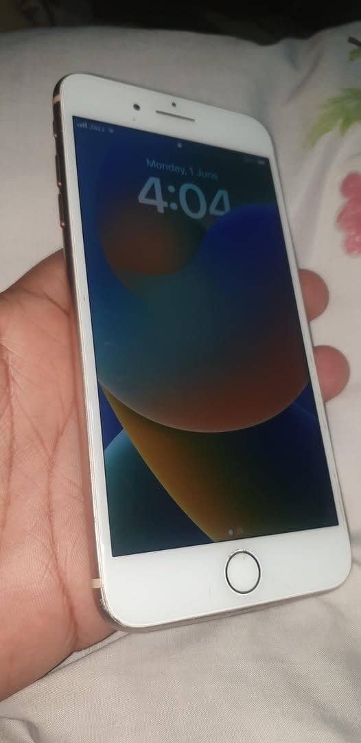 Apple iPhone 8 Plus 1