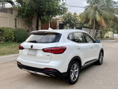MG HS 2021 PEARL WHITE WITH RED INTERIOR ORIGINAL BODY 100 %