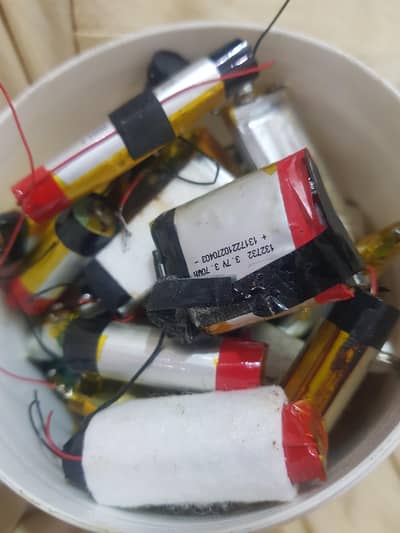 orignal 3.7 volt betterys
