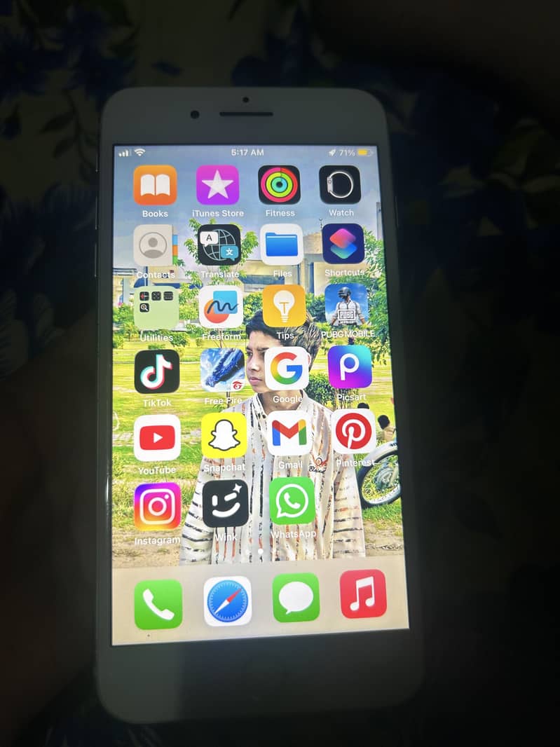 Apple iPhone 8 Plus 0