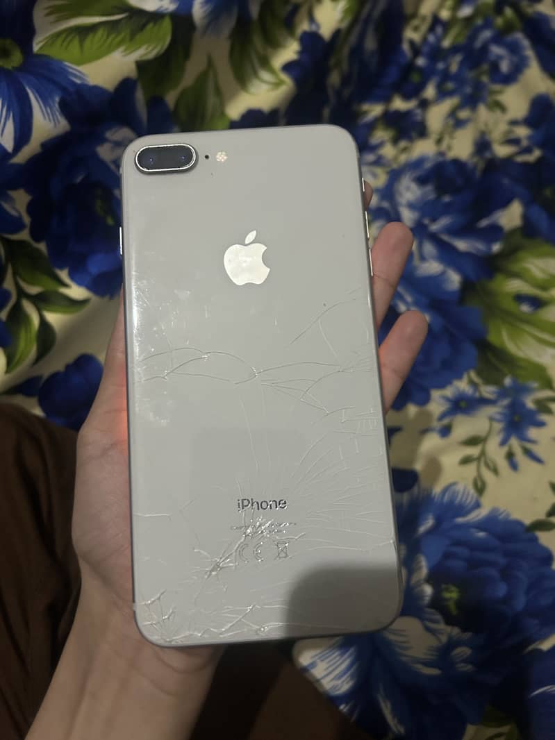Apple iPhone 8 Plus 3