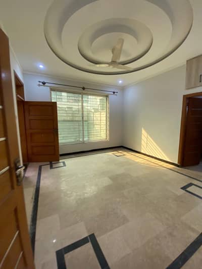 10 Marla Separate Ground Portion / Floor For Rent in Phase 5B Ghauri Town