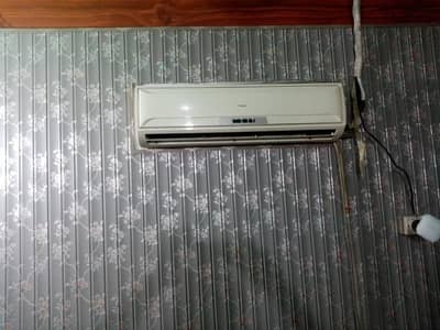 H. A. I. E. R. . 1.5 TON. CALEEN. HALET MAE. . KOI TANKA NAHI. COOLING KAM .