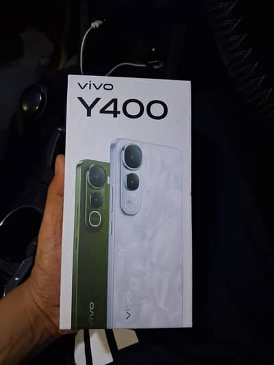 Vivo Y400 Urgent sale 8 montha warenty.