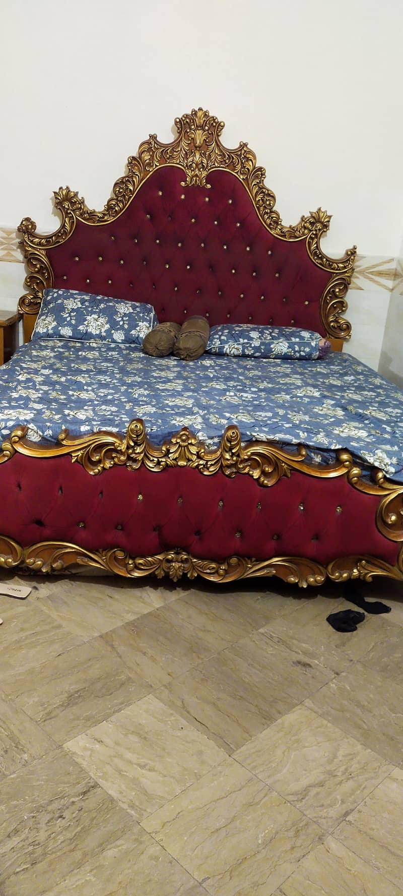 king Bed 0