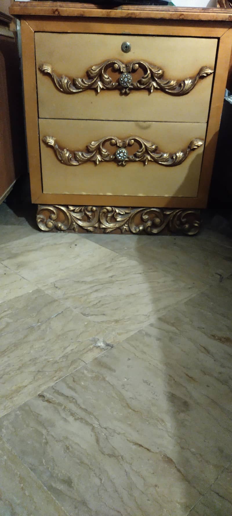 king Bed 2