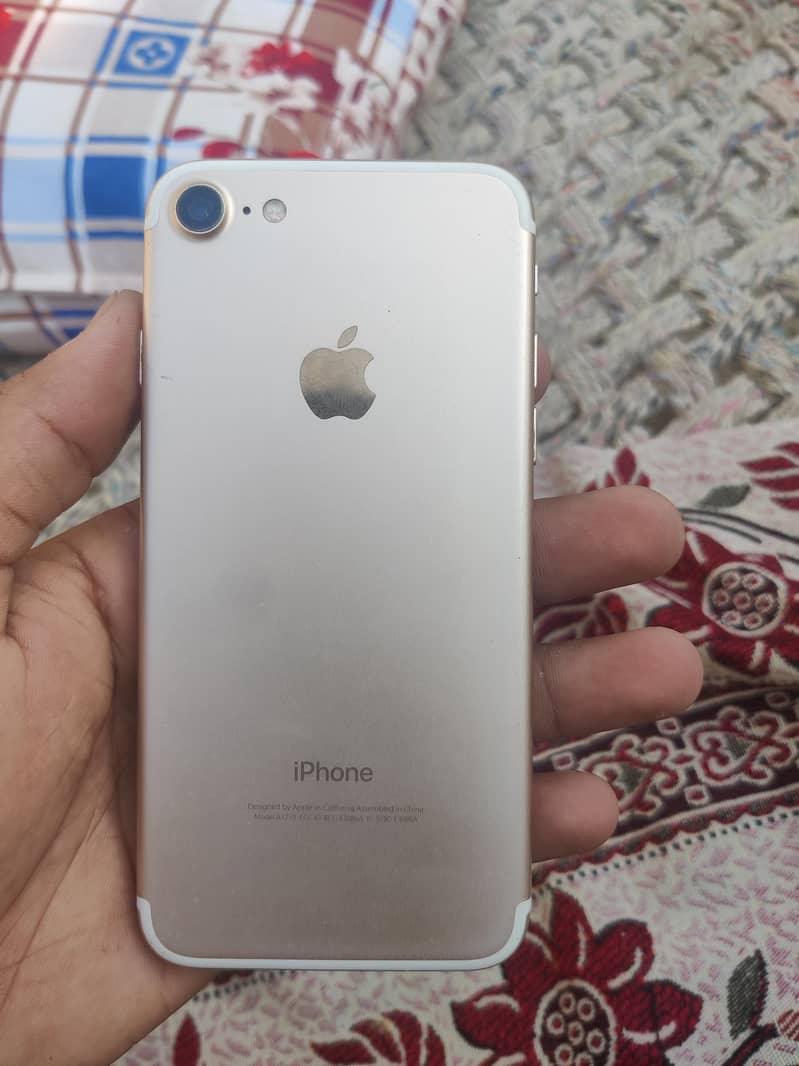 Apple iPhone 7 1