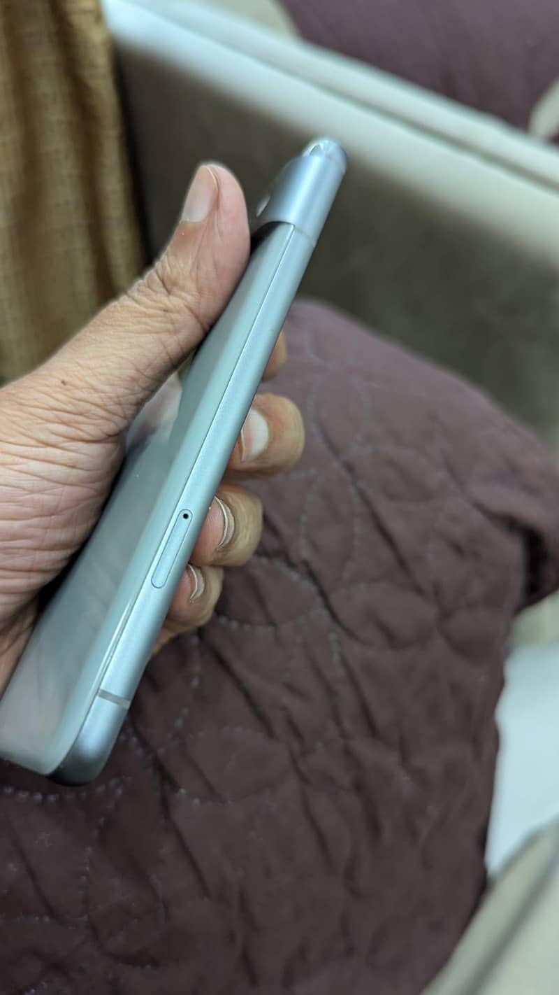 Google Pixel 8 4