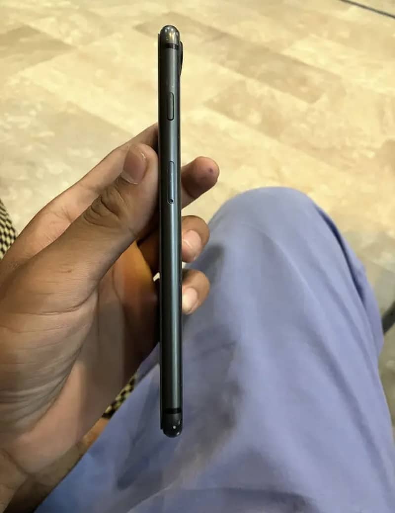 Apple iPhone 8 Plus 5
