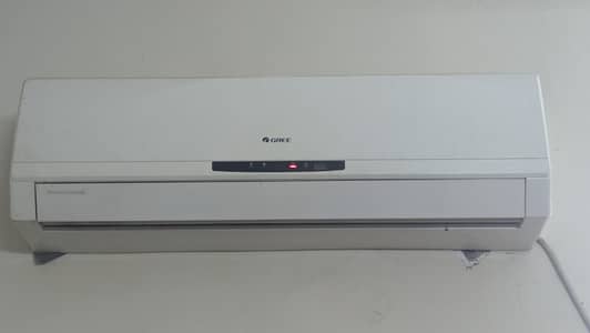 Selling 1.5 Ton Gree AC best working condition