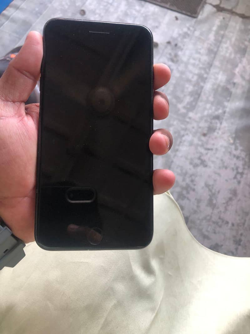 Apple iPhone 7 Plus 1