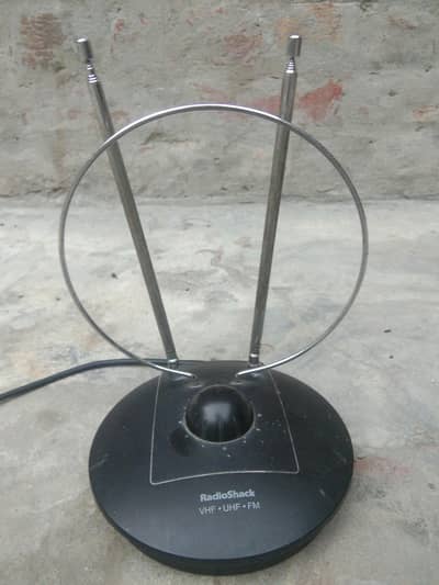 RadioShack. VHF UHF FM AM WS AM Sw TV 15-9858 INDOOR TV ANTENNA