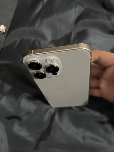 Apple iPhone 16 Pro Max jv