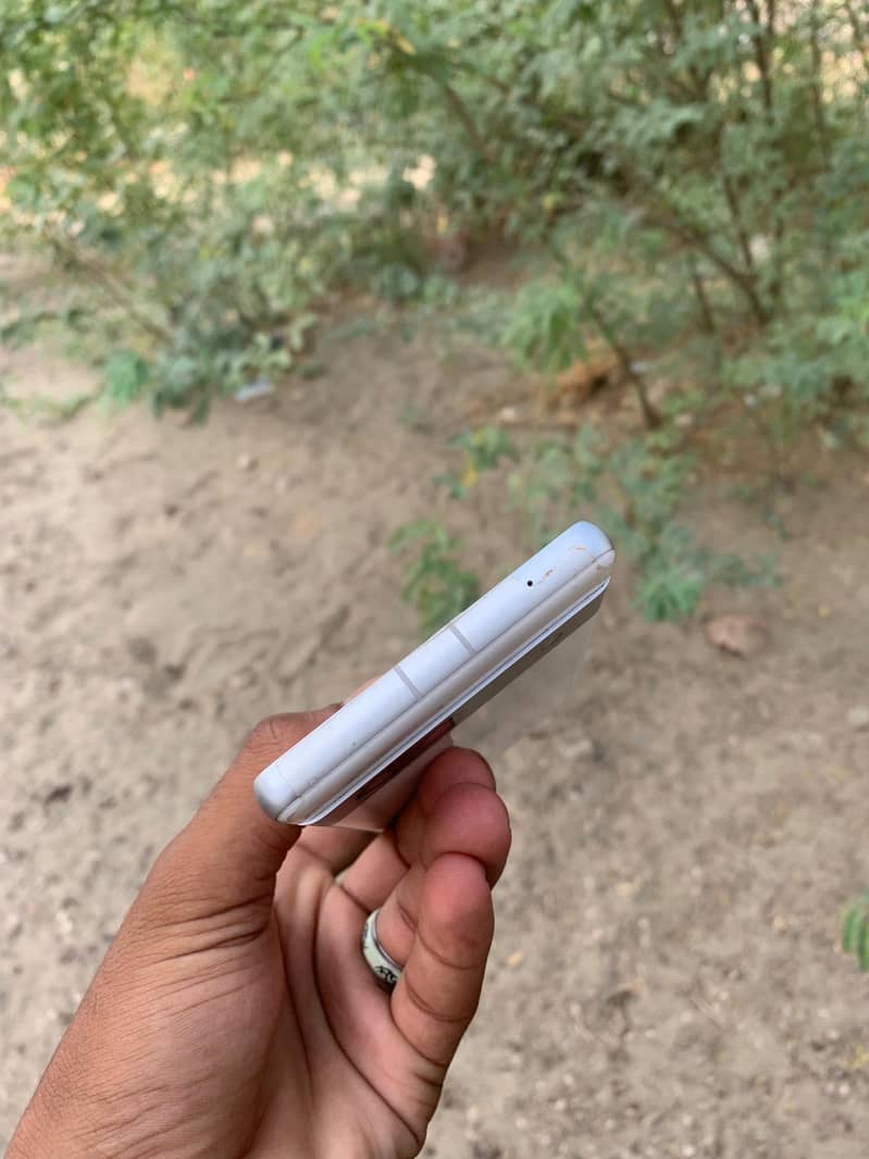Google Pixel 7a 5