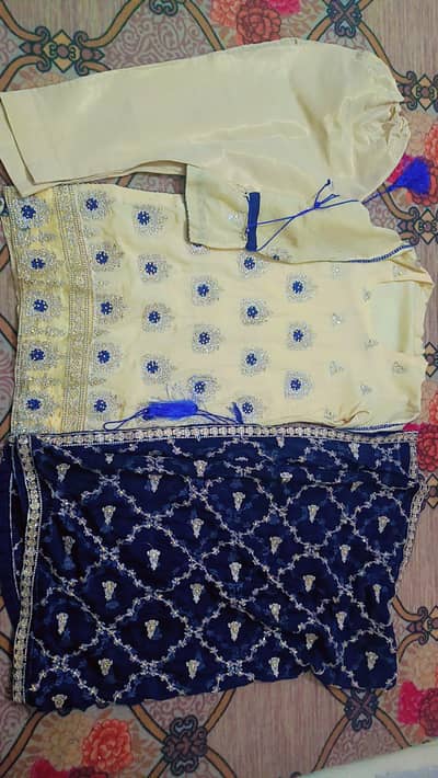 off white and navy blue party dress 3 peice suit for urgent sale