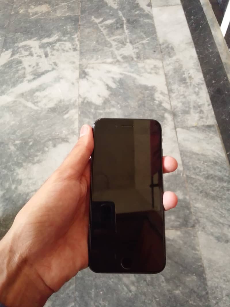 Apple iPhone 8 1