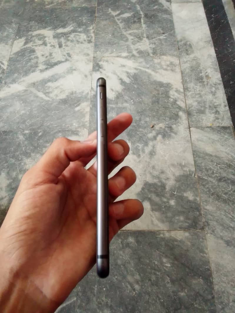 Apple iPhone 8 3