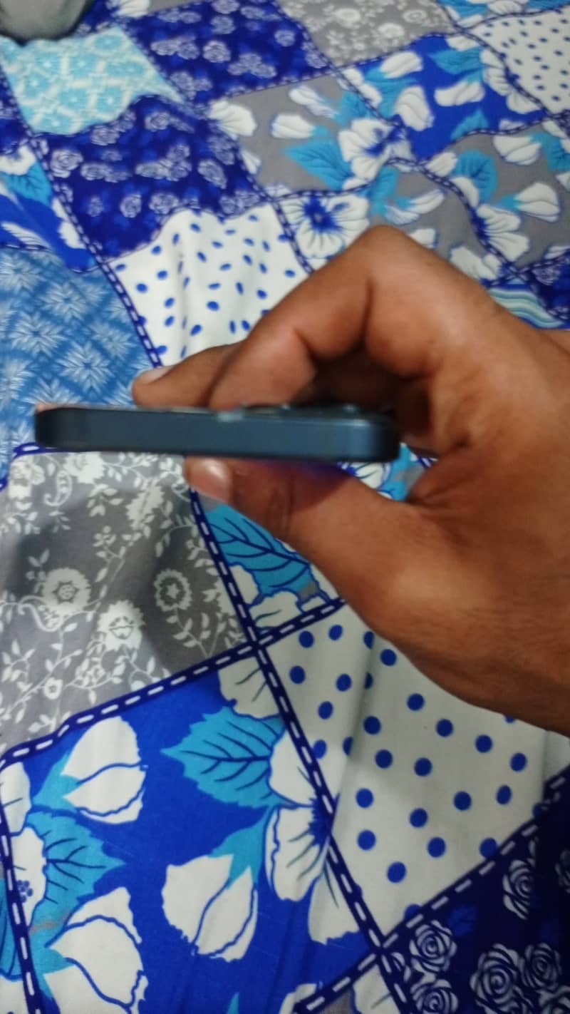 Apple iPhone 13 1