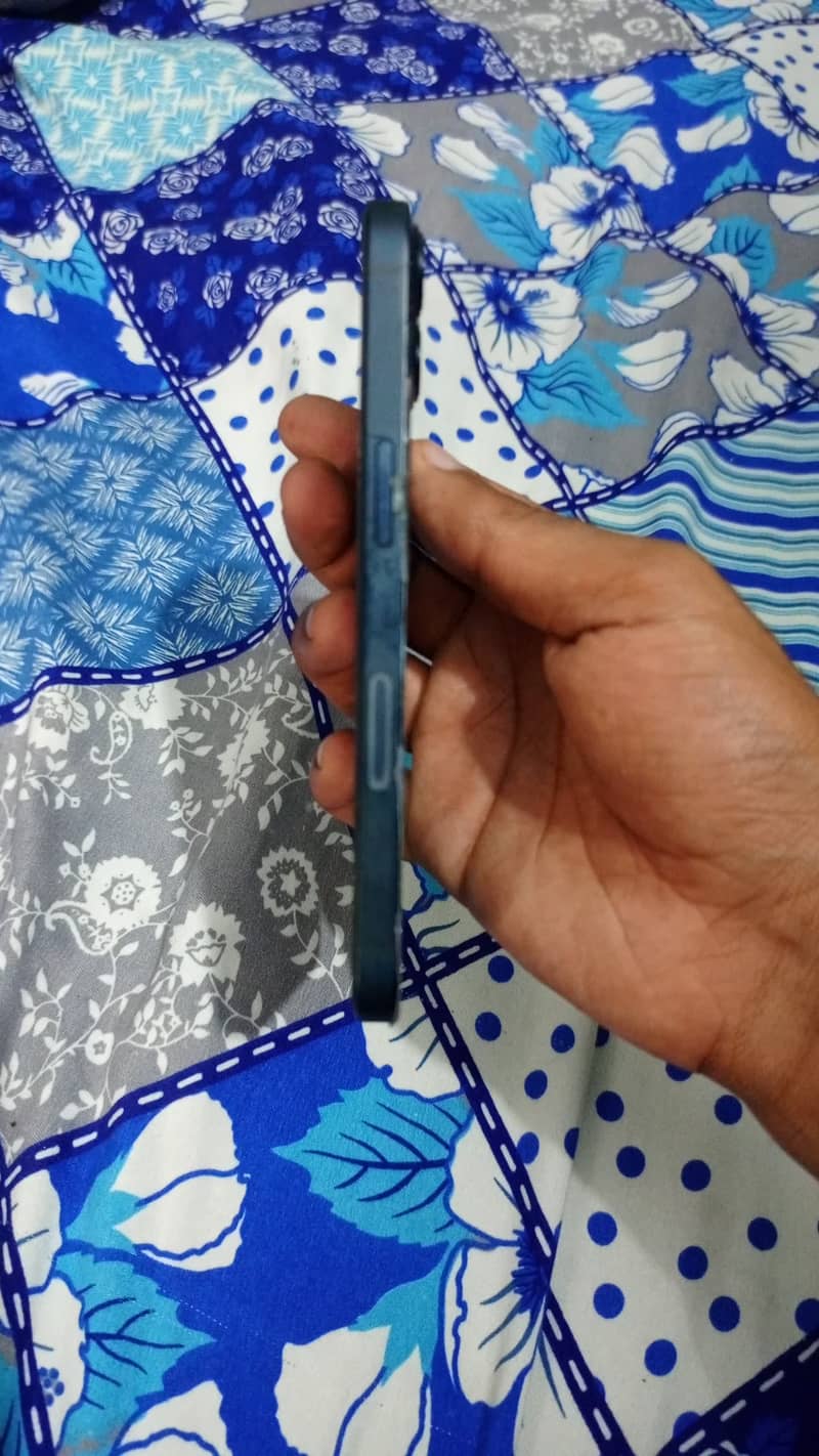 Apple iPhone 13 3