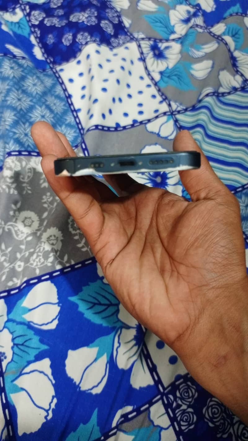 Apple iPhone 13 4