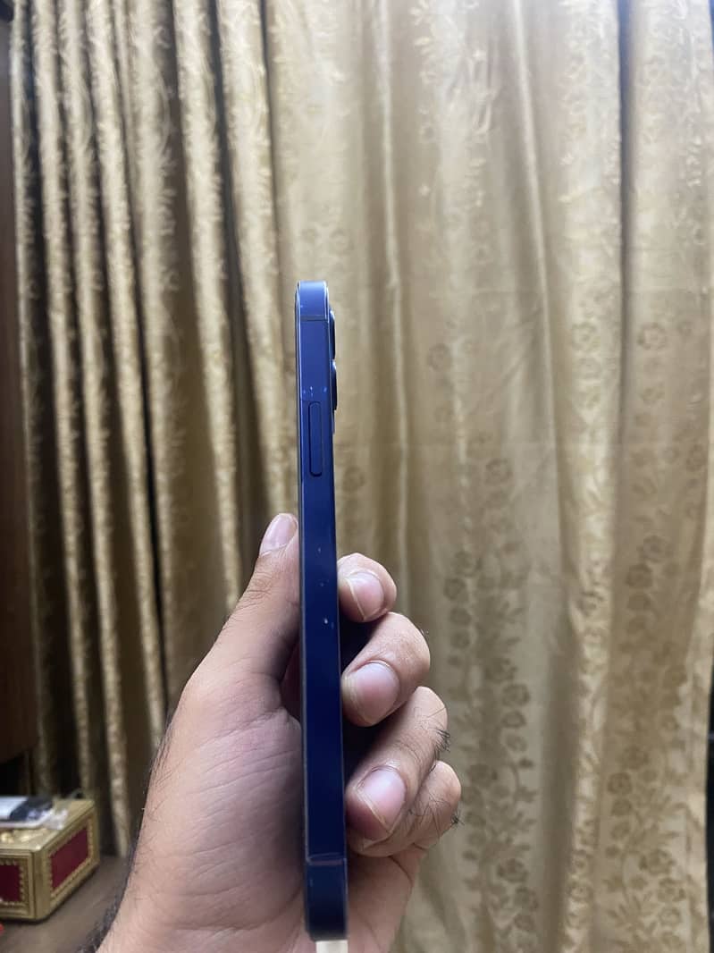 Apple iPhone 12 3