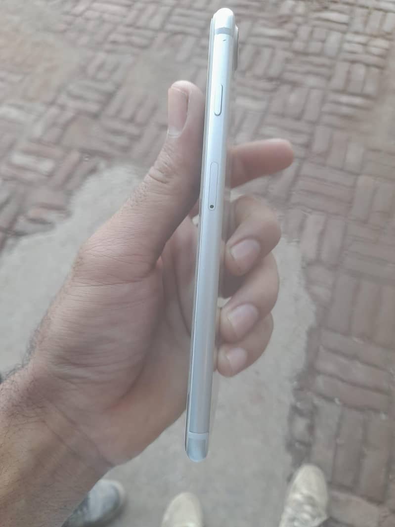 Apple iPhone 7 Plus 2