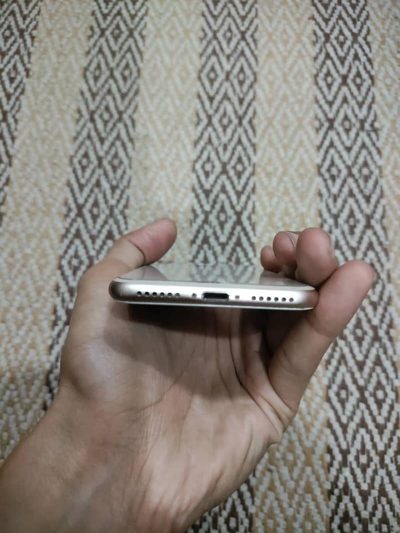 Apple iPhone 8 1