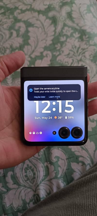 Motorola Razr 2024  flip