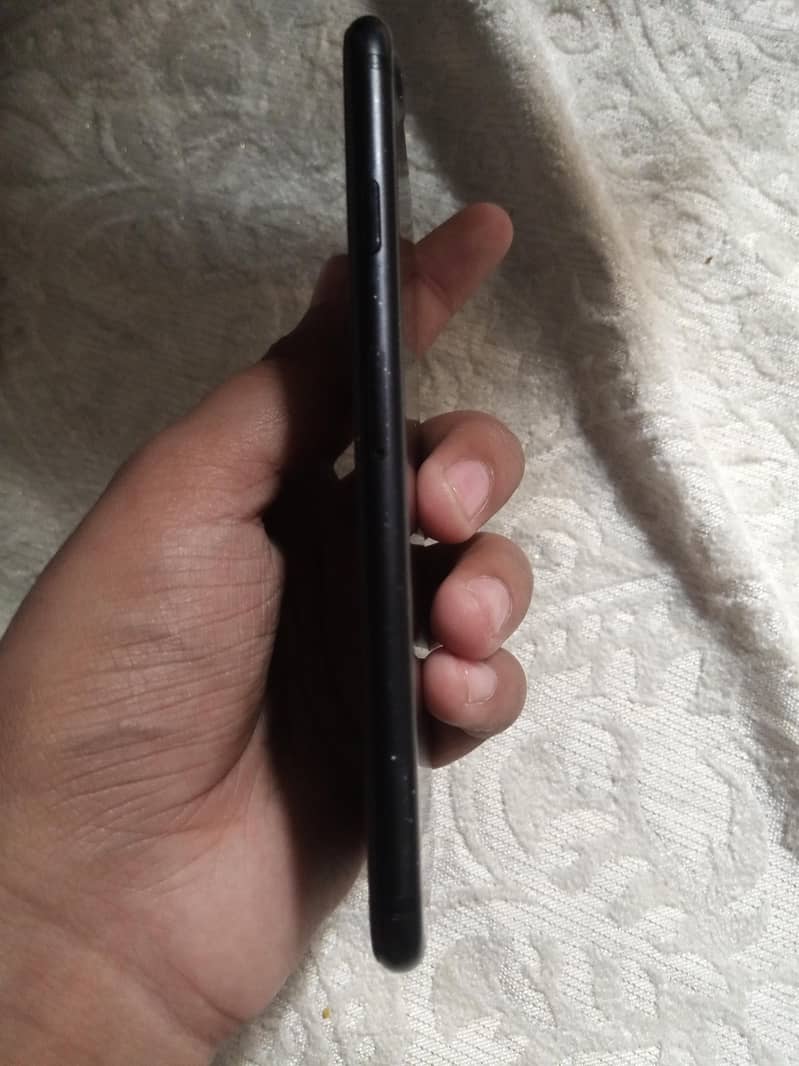 Apple iPhone 7 2