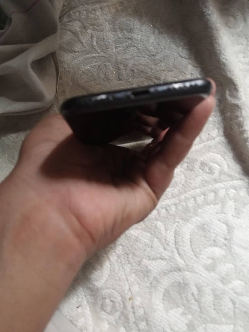 Apple iPhone 7 3