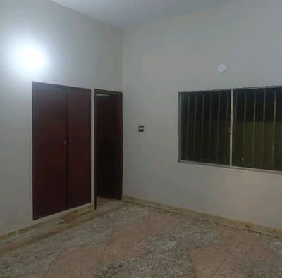 Gulshan-e-Iqbal - Block 13-D2 Upper Portion For rent Sized 200 Square Yards