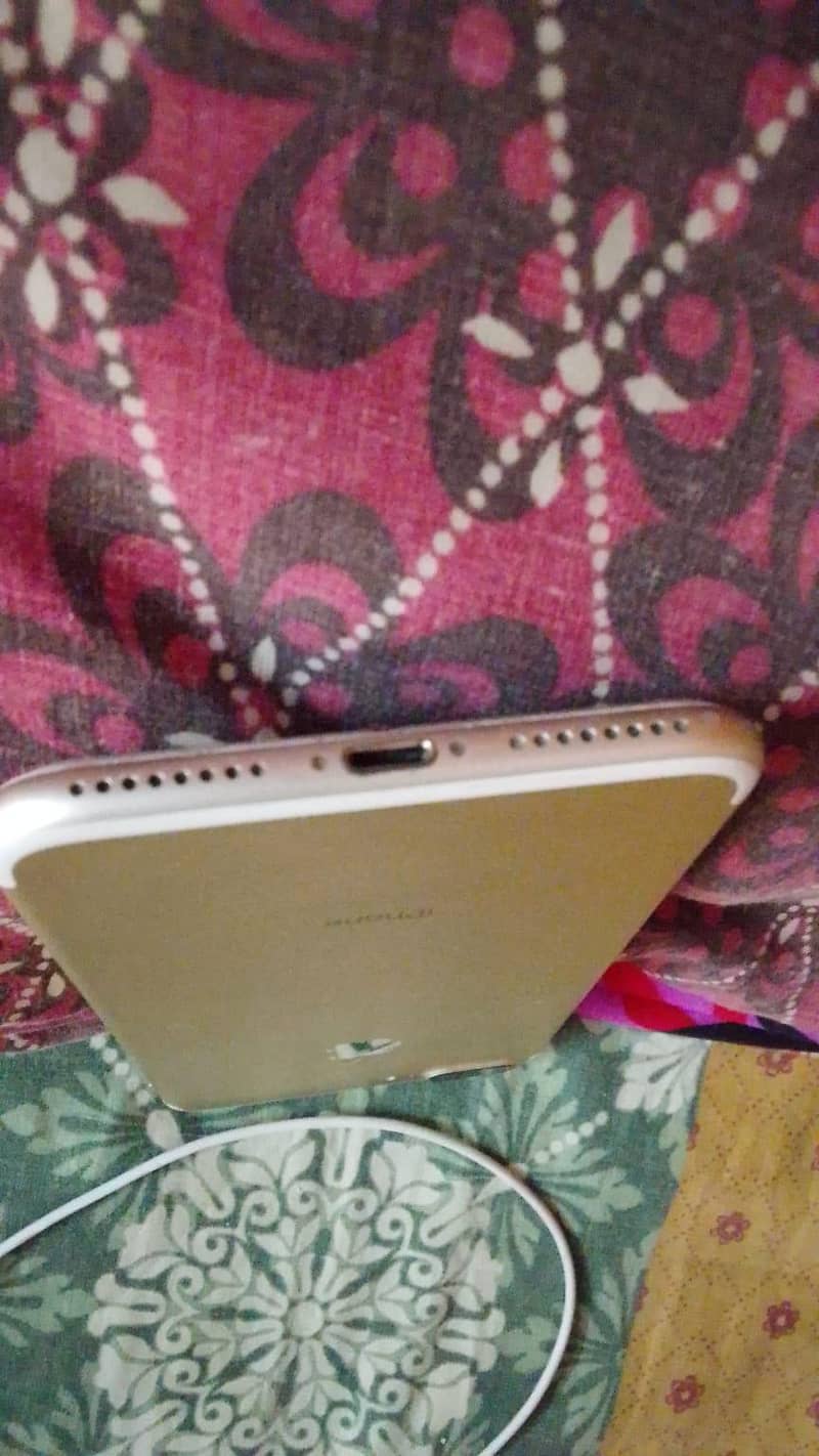 Apple iPhone 7 Plus 4