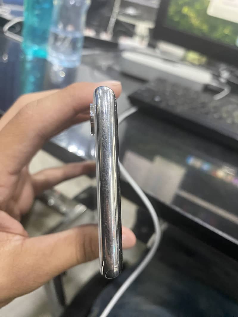 Apple iPhone X 6