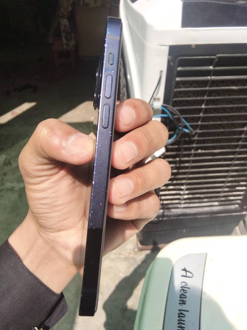 Apple iPhone 12 3