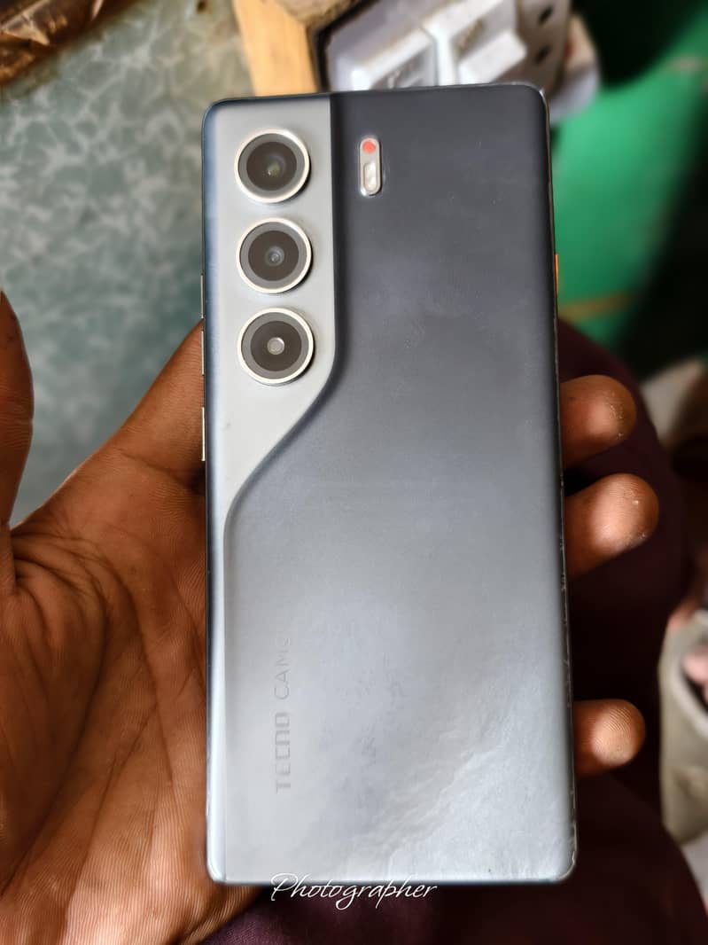 Tecno CAMON 40 Pro 1