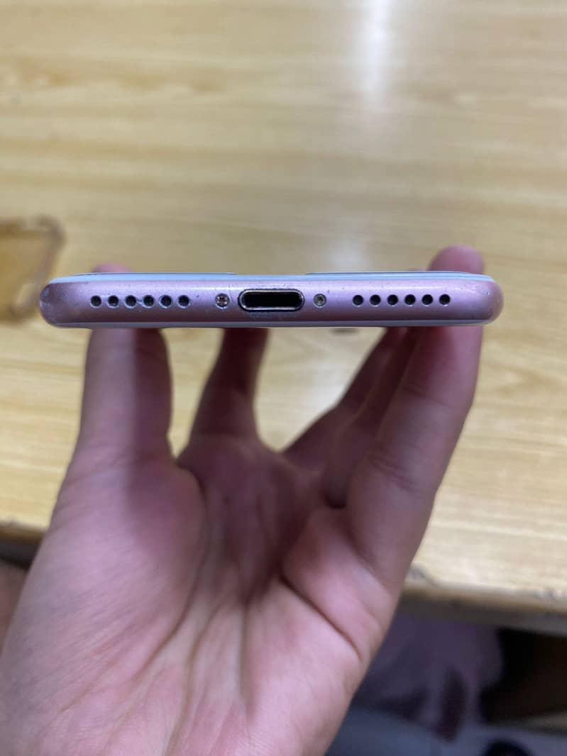 Apple iPhone 7 0