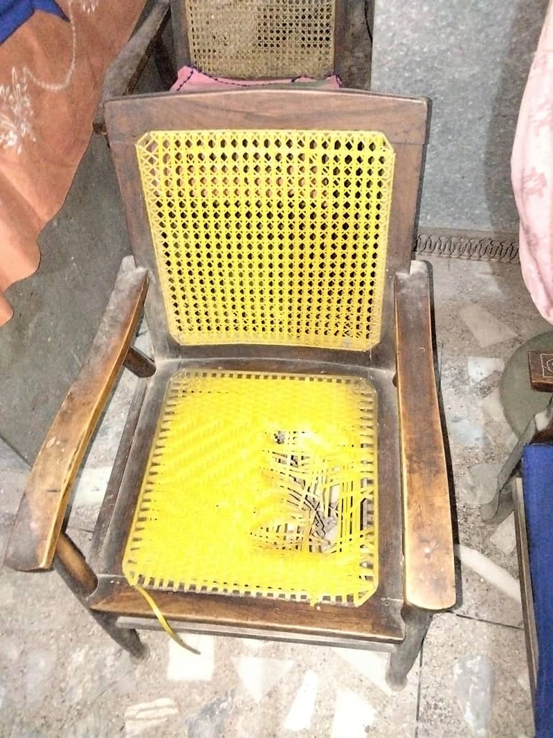 0342-4400980  تین عدد کرسیاں فروخت کے لیے دستیاب ہیں۔ 0