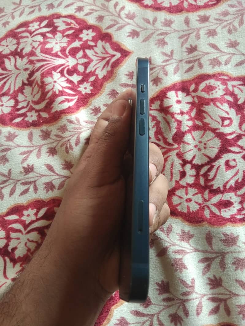 Apple iPhone 13 4