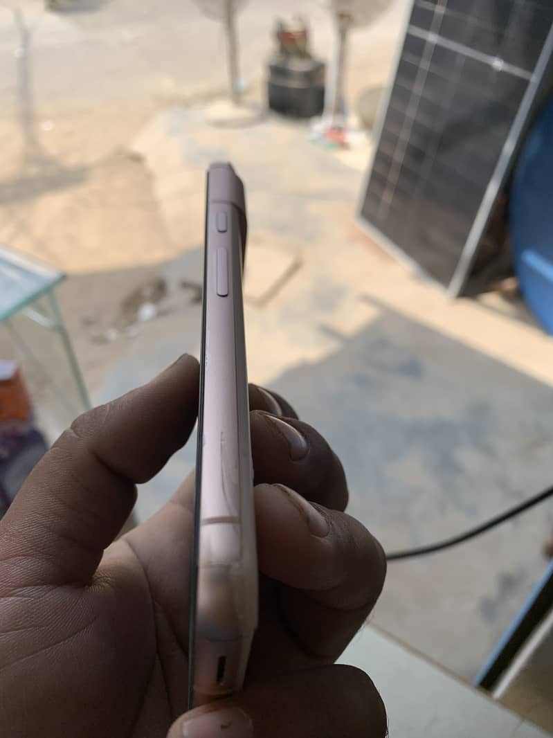 Google Pixel 8 4