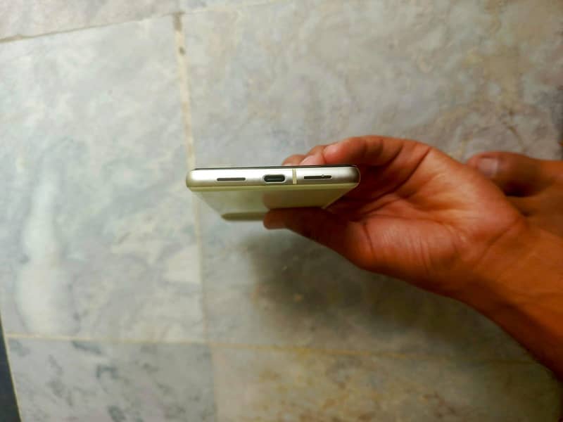 Google Pixel 7 4